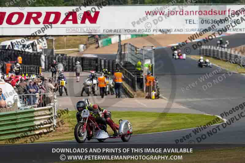 Vintage motorcycle club;eventdigitalimages;mallory park;mallory park trackday photographs;no limits trackdays;peter wileman photography;trackday digital images;trackday photos;vmcc festival 1000 bikes photographs